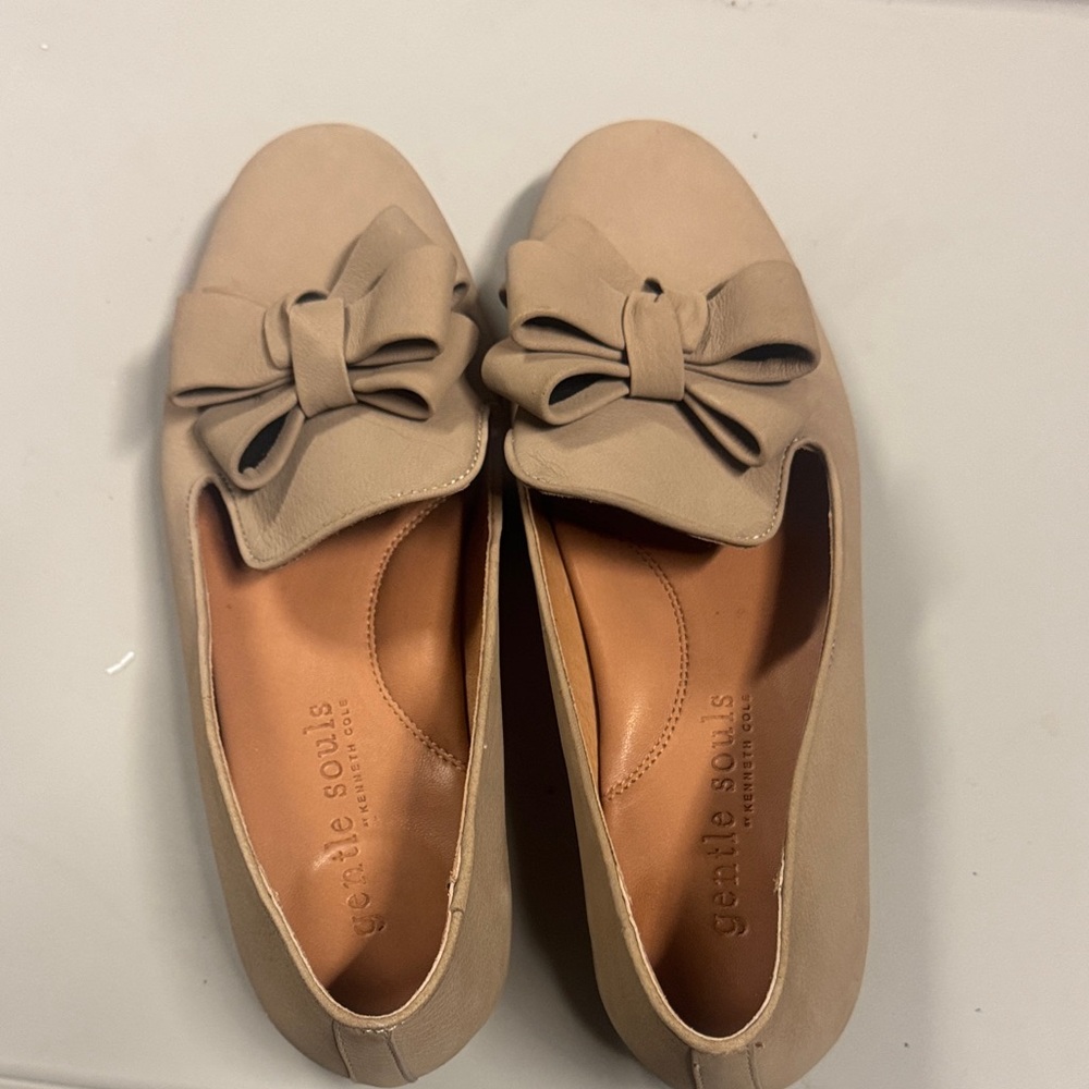 Gentle Souls Eugene Ribbon Bow by Kenneth Cole Women's light tan Loafers with - Picture 6 of 8